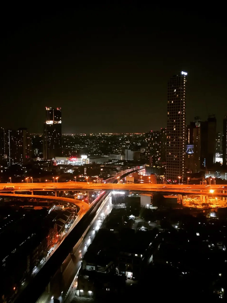 Photo 1 from Benjamin Simier’s Instagram post: Bangkok by night 🌉