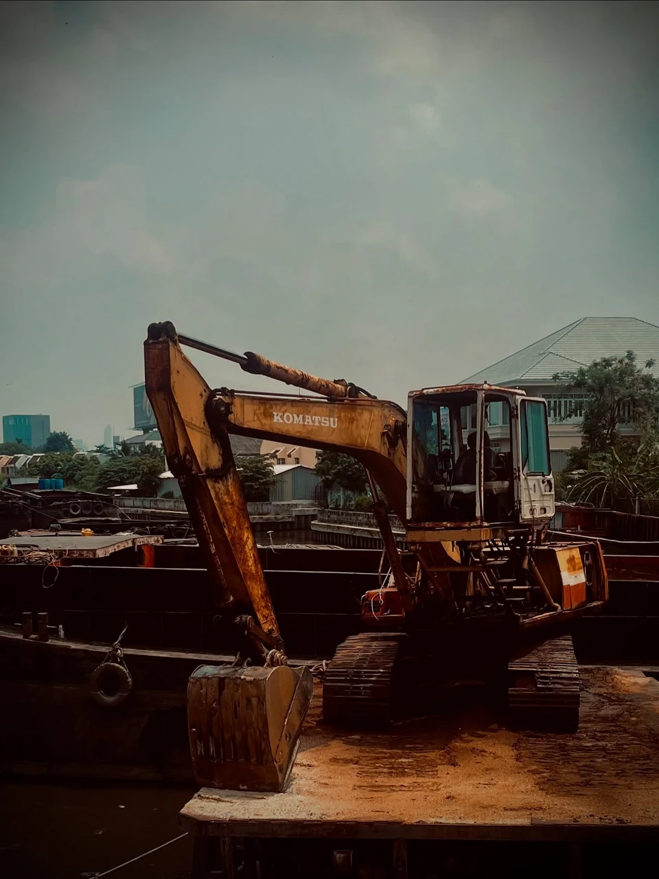 Photo 1 from Benjamin Simier’s Instagram post: grit and steel under a cloudy sky, machines resting between movements, city humming in the distance. 🛻 🏙️
