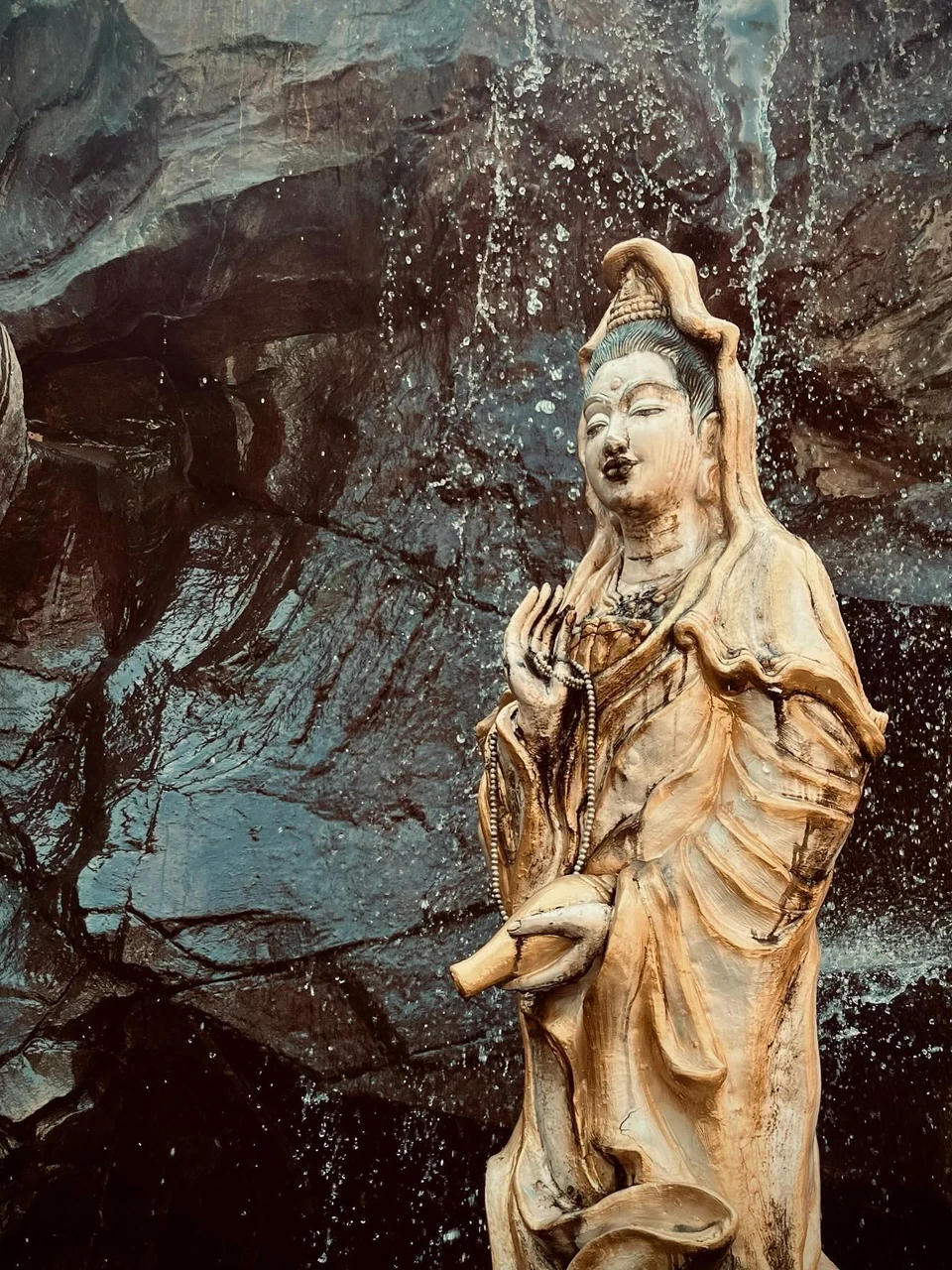 Photo 1 from Benjamin Simier’s Instagram post: Guan Yin under water in Thailand 🇹🇭