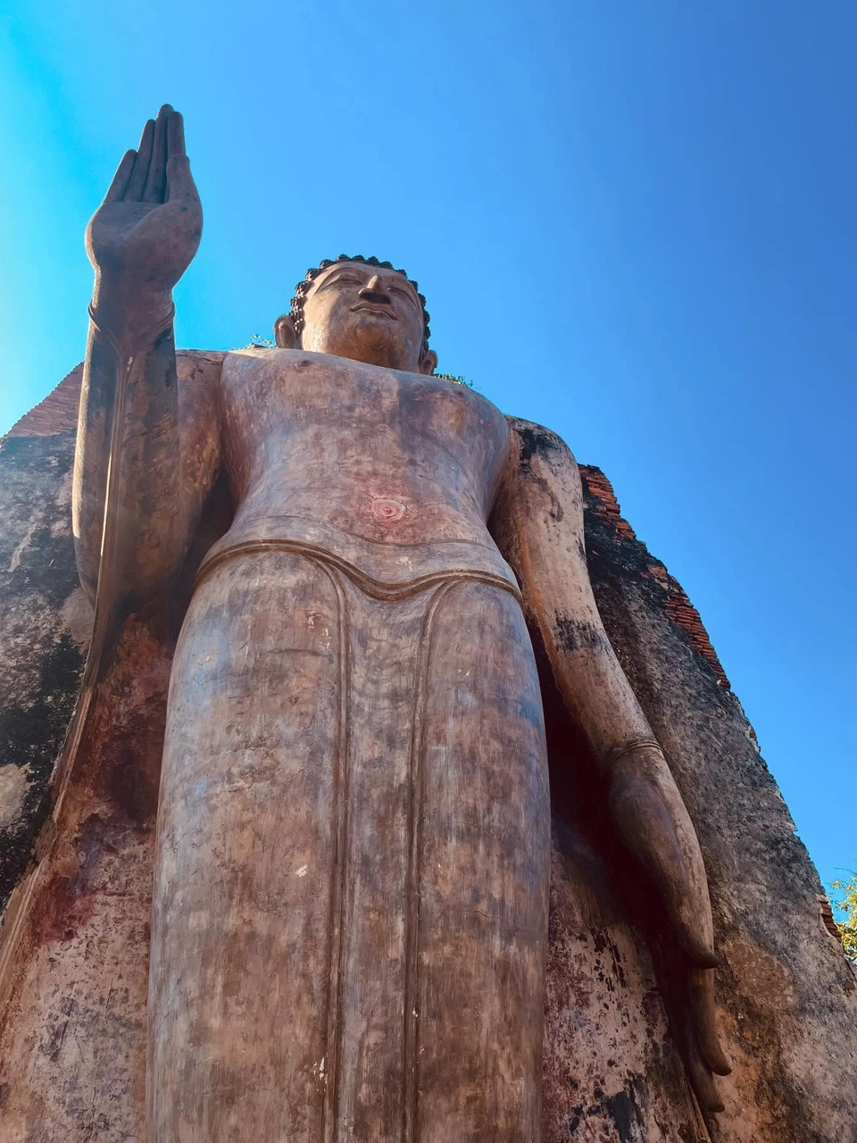 Photo 1 from Benjamin Simier’s Instagram post: Buddha at Sukothai in Thailand 🇹🇭