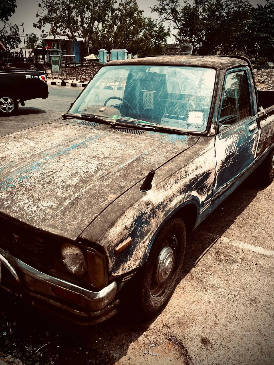 Photo 1 from Benjamin Simier’s Instagram post: Cars in Thailand 🇹🇭🤨