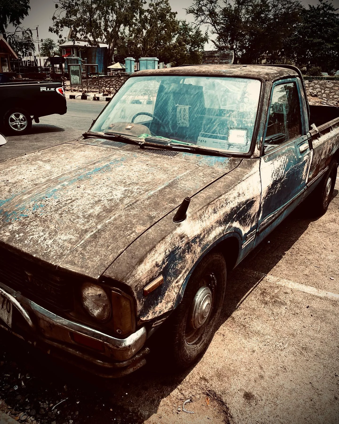 Photo 1 from Benjamin Simier’s Instagram post: Cars in Thailand 🇹🇭🤨