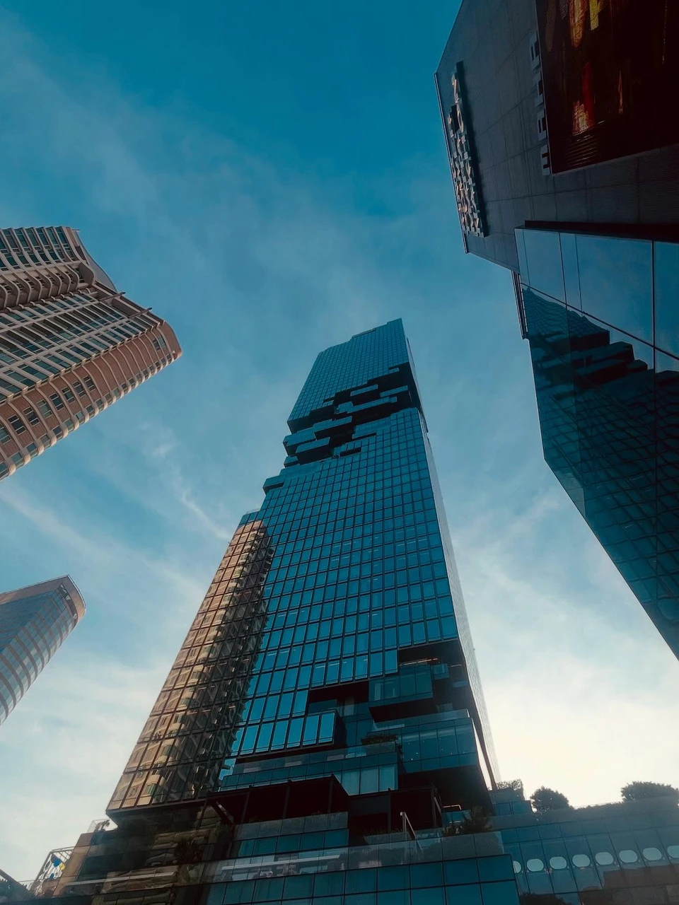 Photo 1 from Benjamin Simier’s Instagram post: Mahanakhon Tower, Bangkok, Thailand 🇹🇭