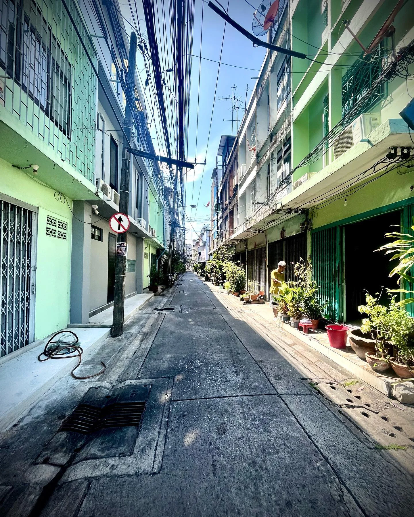 Photo 1 from Benjamin Simier’s Instagram post: Street in Bangkok 🇹🇭