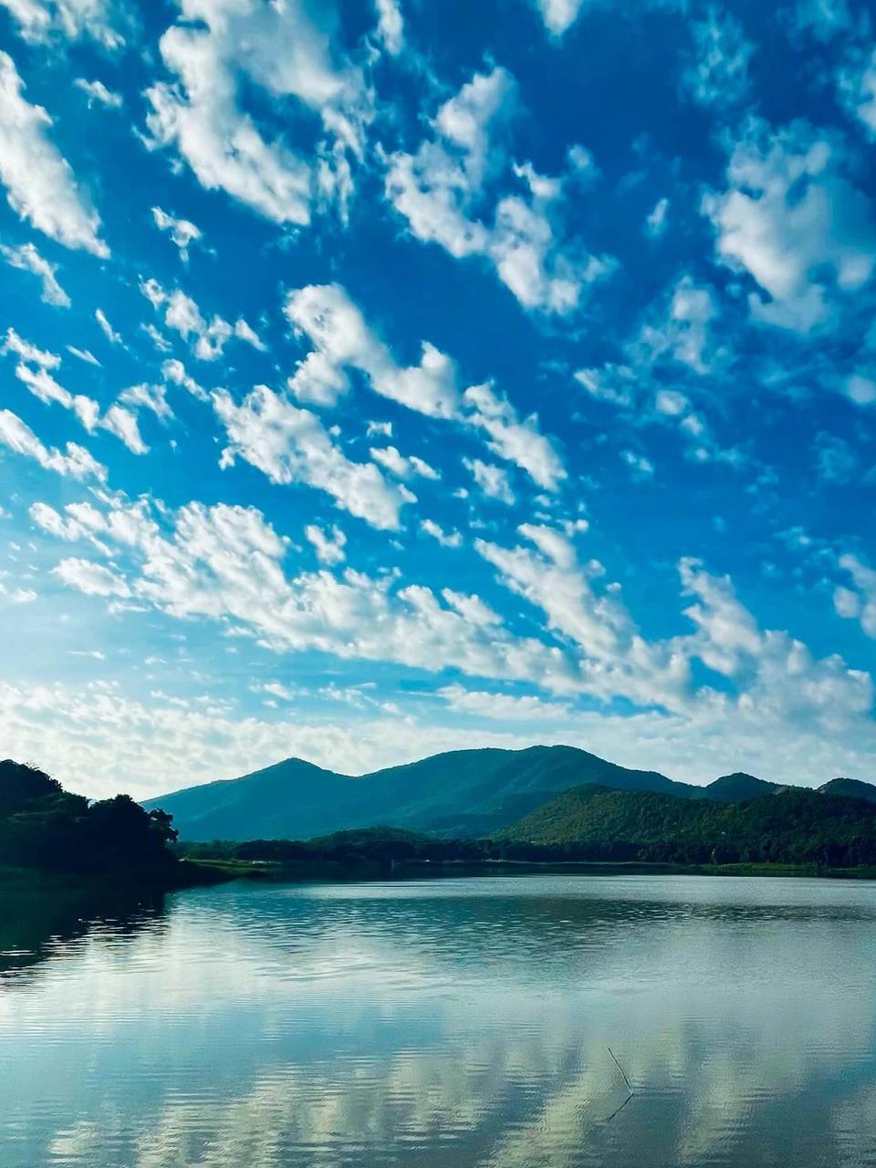 Photo 1 from Benjamin Simier’s Instagram post: Amazing view on the lake and mountains at Sukothai in Thailand 🇹🇭