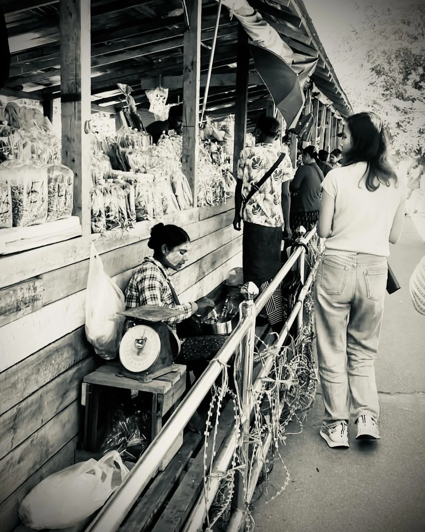 Photo 1 from Benjamin Simier’s Instagram post: At the border between Thailand and Myanmar, a unique little market has sprung up between the two countries. Quite astonishing to witness, the cultural exchange 