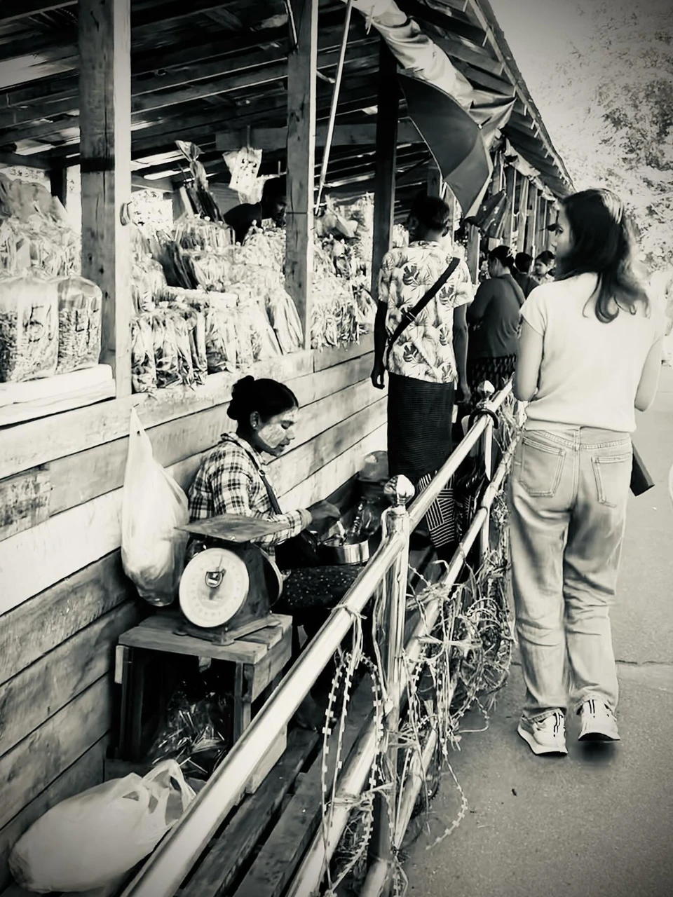 Photo 1 from Benjamin Simier’s Instagram post: At the border between Thailand and Myanmar, a unique little market has sprung up between the two countries. Quite astonishing to witness, the cultural exchange 