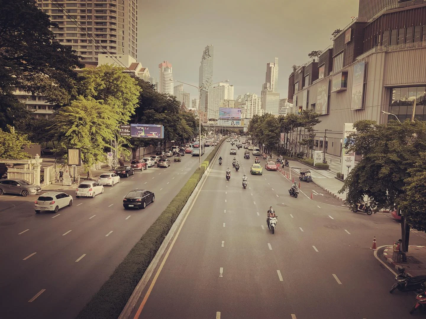 Photo 1 from Benjamin Simier’s Instagram post: Bangkok - กรุงเทพมหานคร 🇹🇭