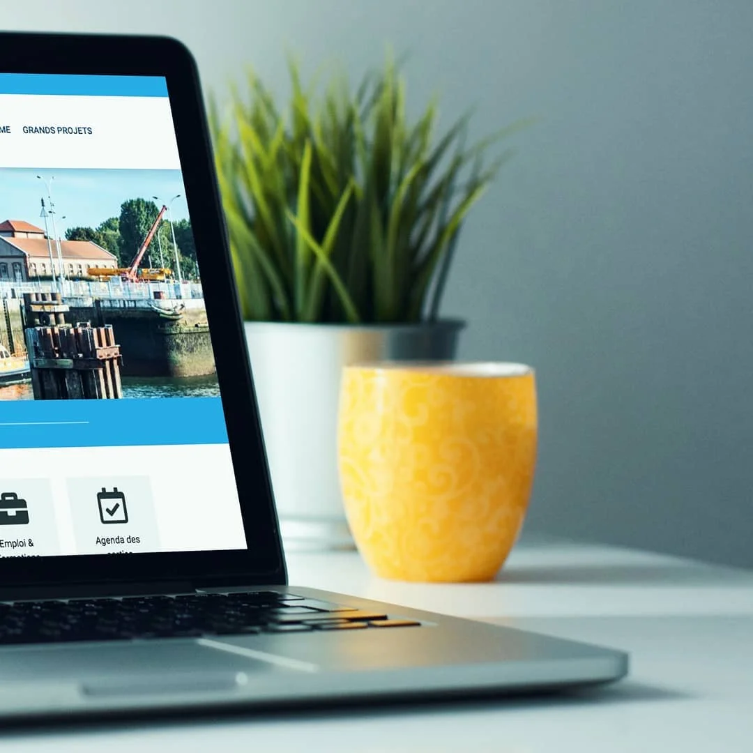 Photo 4 from Benjamin Simier’s Instagram post: FR : Projet fictif (école). Réalisation du site de la mairie de Ouistreham (France). EN : Fictitious project (school). Realization  of the website for city of O
