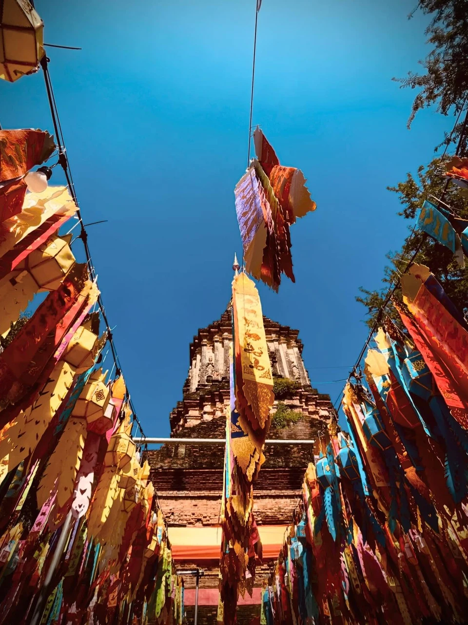 Photo 1 from Benjamin Simier’s Instagram post: The colors of Chiang Mai are just amazing 🤩