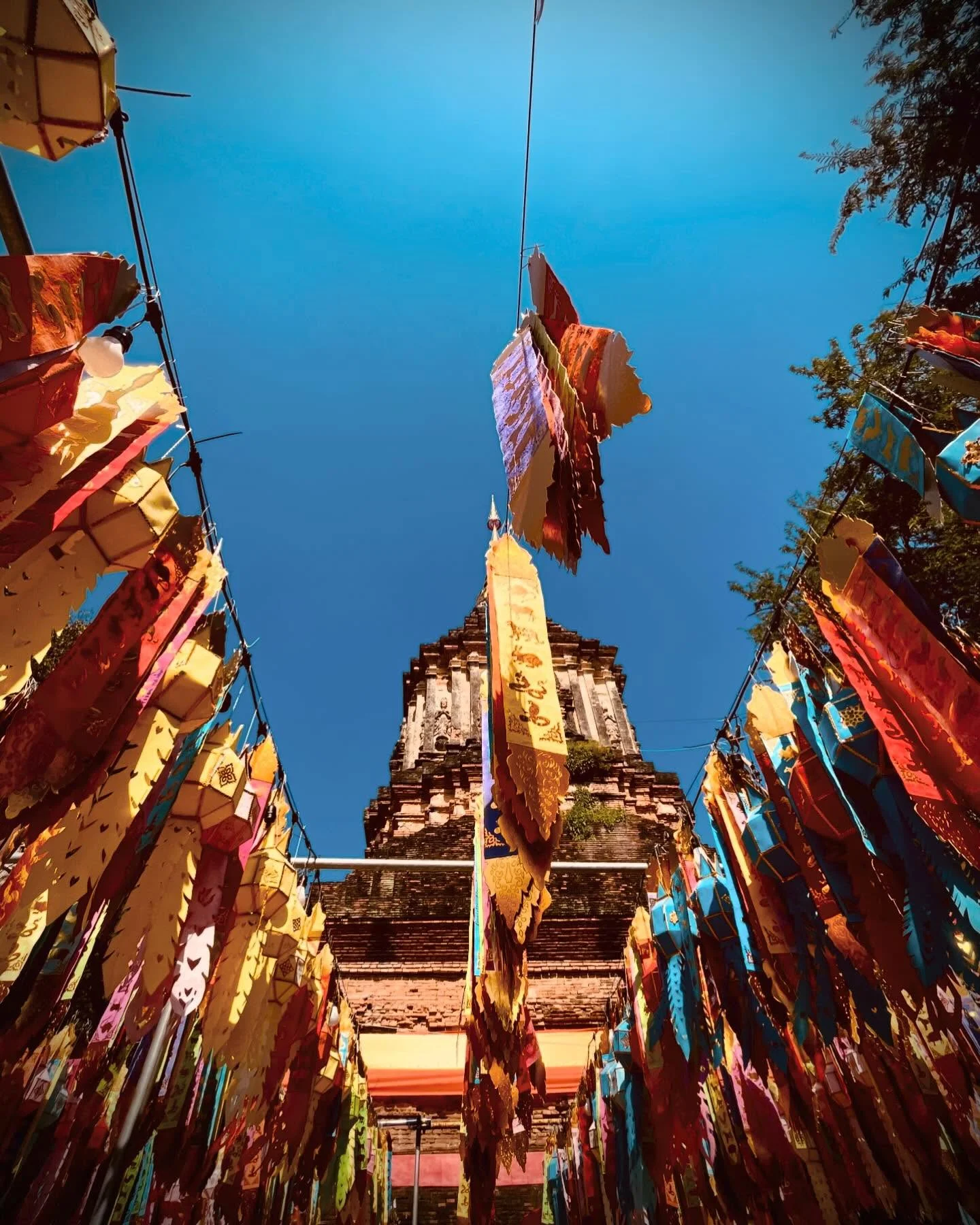 Photo 1 from Benjamin Simier’s Instagram post: The colors of Chiang Mai are just amazing 🤩