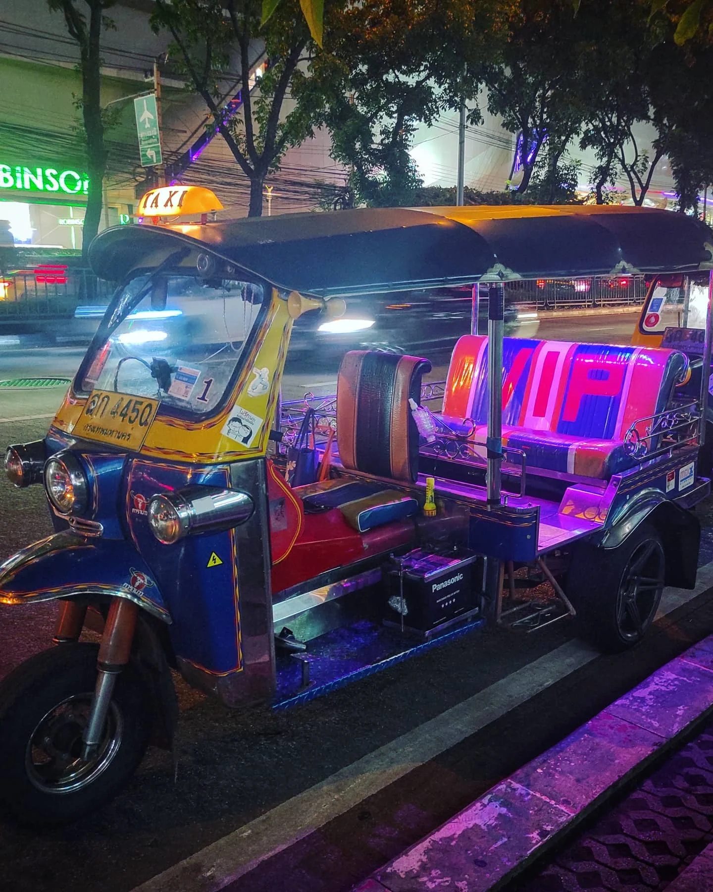 Photo 1 from Benjamin Simier’s Instagram post: Tuk-tuk 🇹🇭