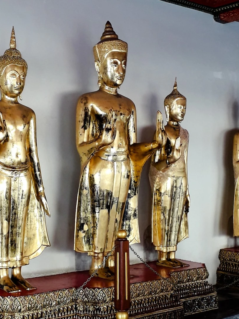 Photo 1 from Benjamin Simier’s Instagram post: Standing Buddha statues at Wat Pho in Bangkok in Thailand 🇹🇭🇹🇭 .