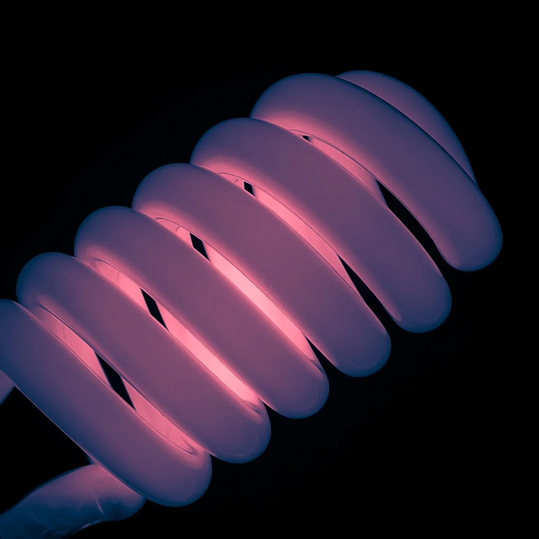 Photo 1 from Benjamin Simier’s Instagram post: Beautiful light bulb in the dark 💡💡