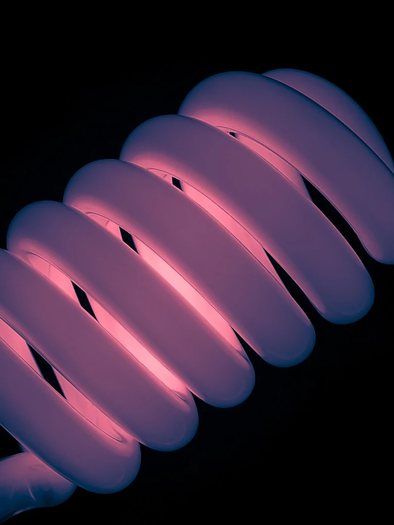 Photo 1 from Benjamin Simier’s Instagram post: Beautiful light bulb in the dark 💡💡