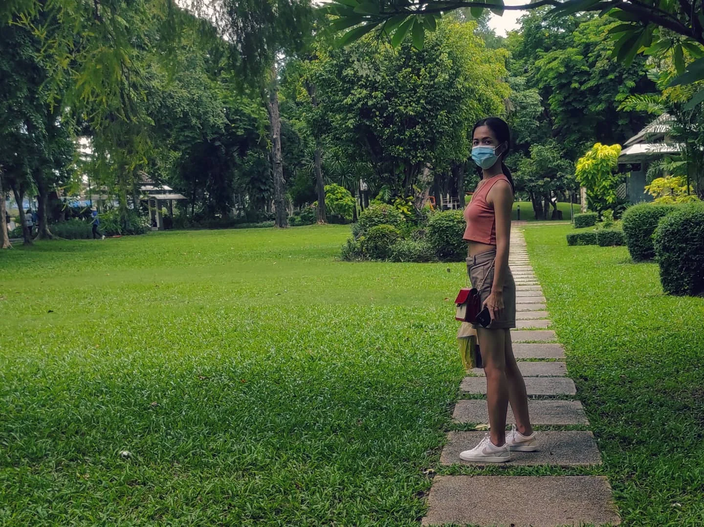 Photo 1 from Benjamin Simier’s Instagram post: Thai girl in a park in Bangkok, Thailand 🇹🇭
