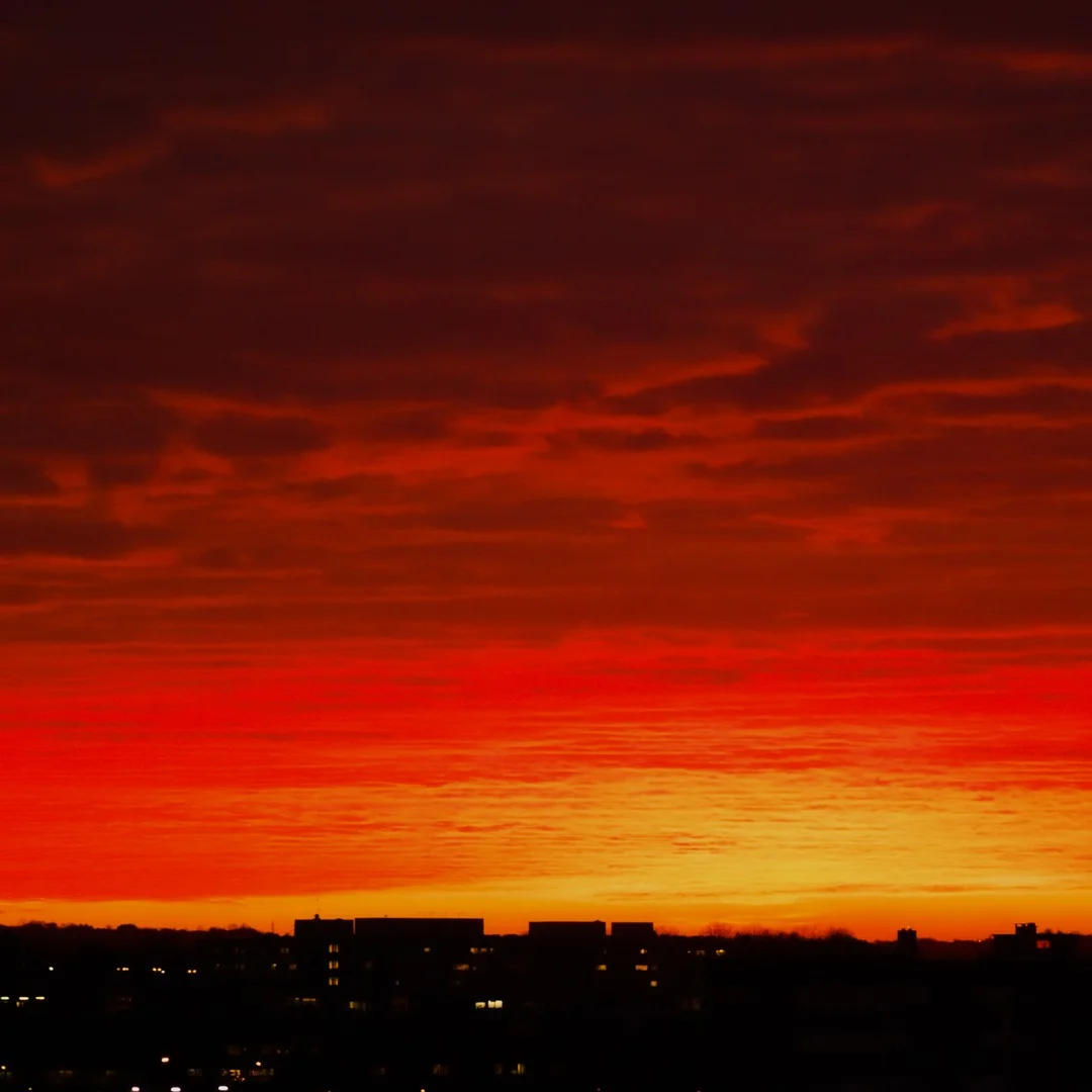 Photo 1 from Benjamin Simier’s Instagram post: Sky of fire over a city in France 🔥🔥