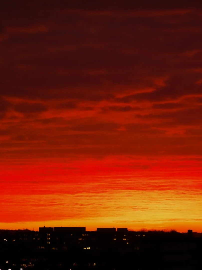 Photo 1 from Benjamin Simier’s Instagram post: Sky of fire over a city in France 🔥🔥
