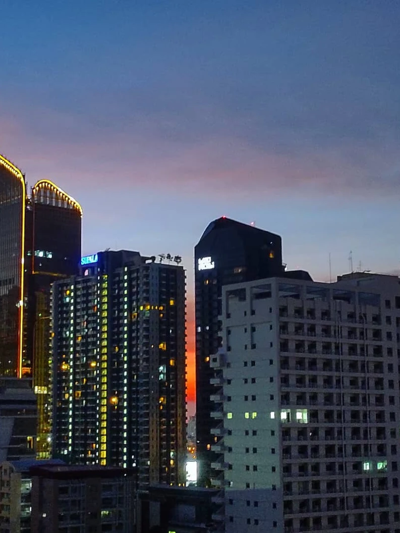 Photo 1 from Benjamin Simier’s Instagram post: Bangkok by night 🇹🇭