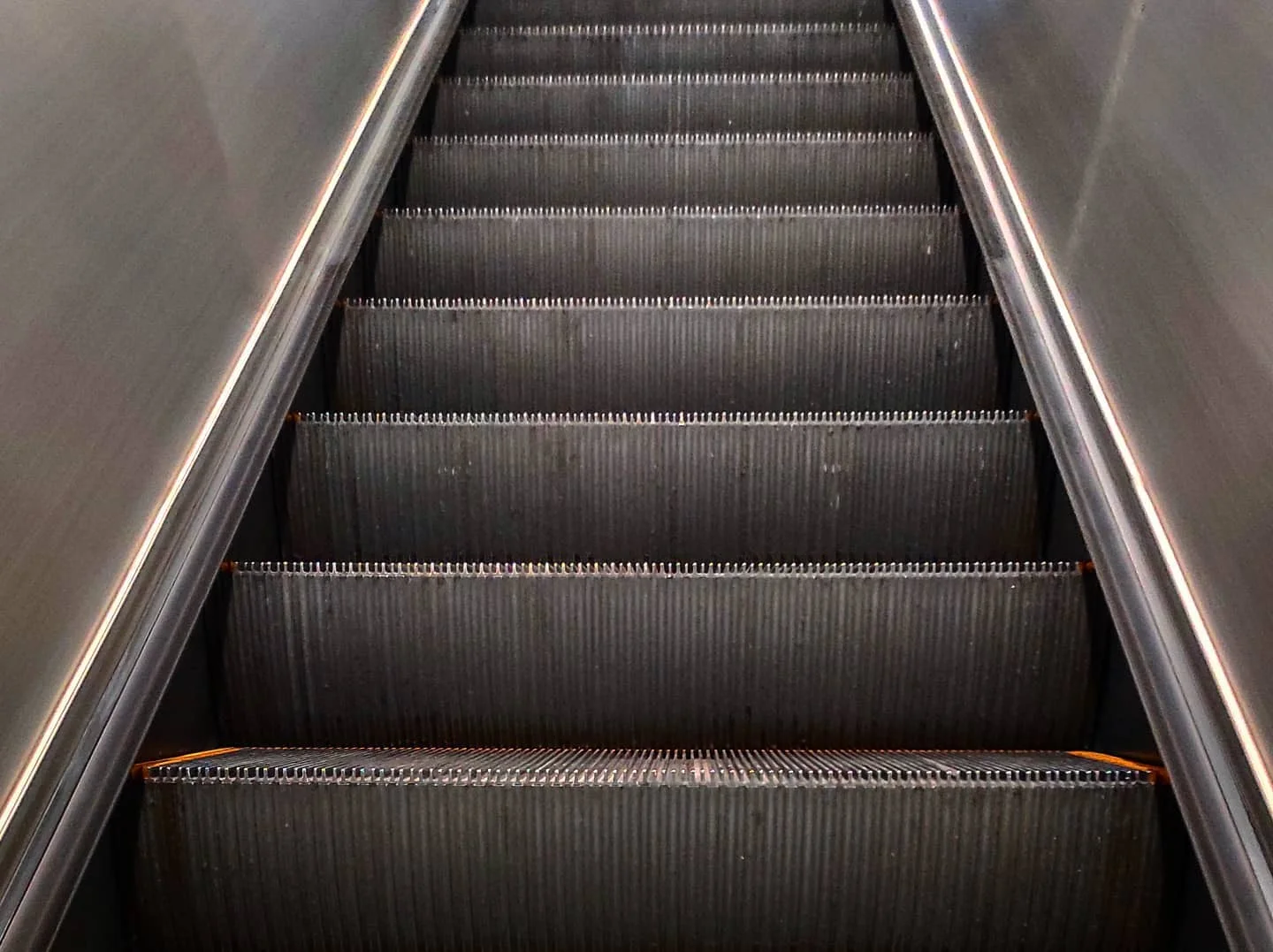 Photo 1 from Benjamin Simier’s Instagram post: From the MRT in Bangkok 🇹🇭