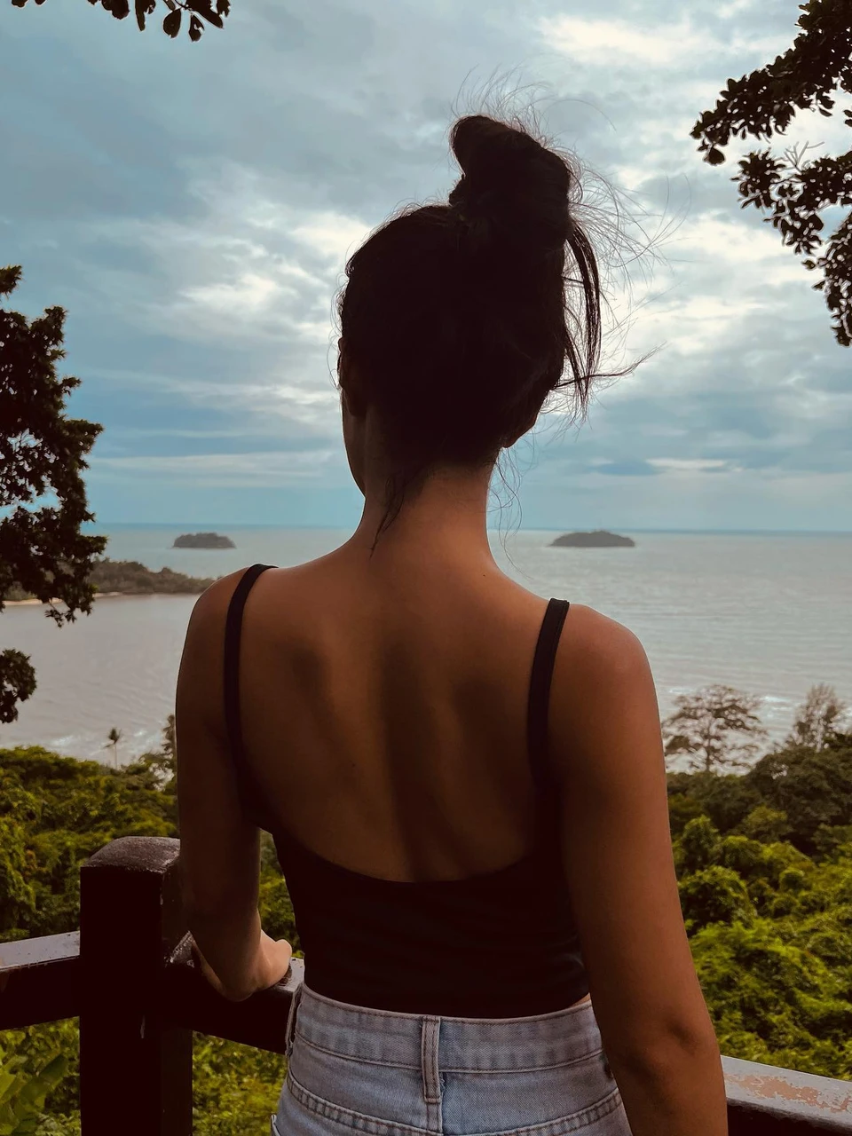 Photo 1 from Benjamin Simier’s Instagram post: Thai girl see the view 🇹🇭