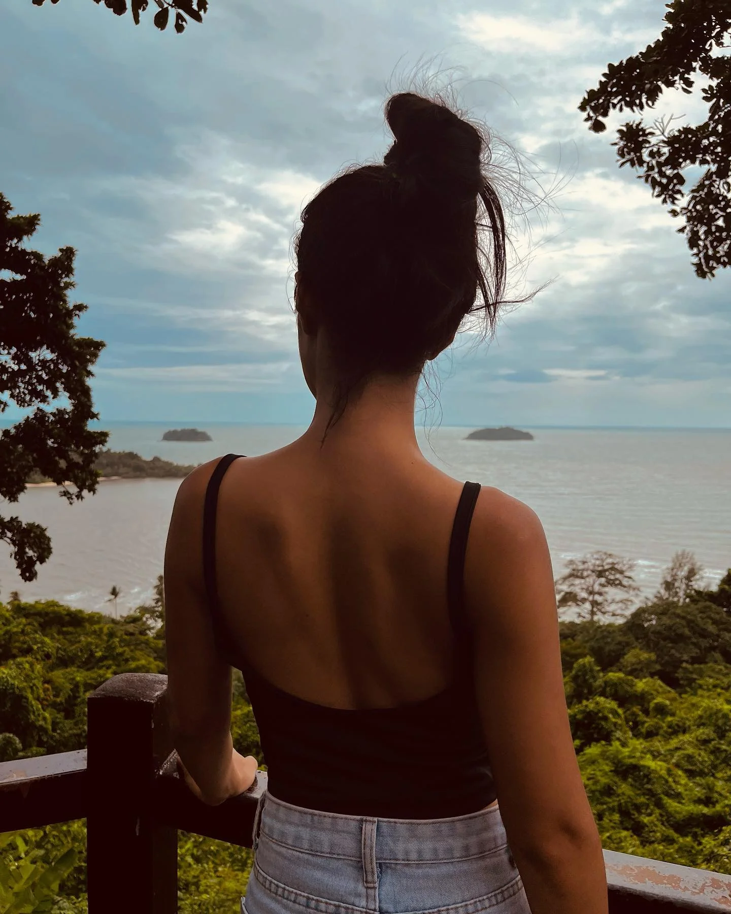Photo 1 from Benjamin Simier’s Instagram post: Thai girl see the view 🇹🇭