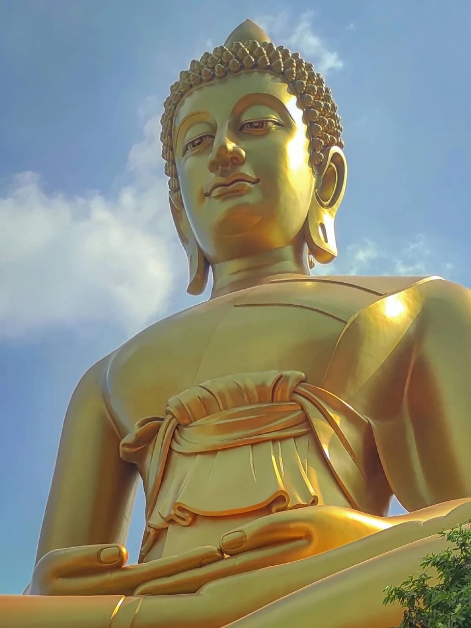 Photo 1 from Benjamin Simier’s Instagram post: Gold Buddha 🙏 in Bangkok 🇹🇭