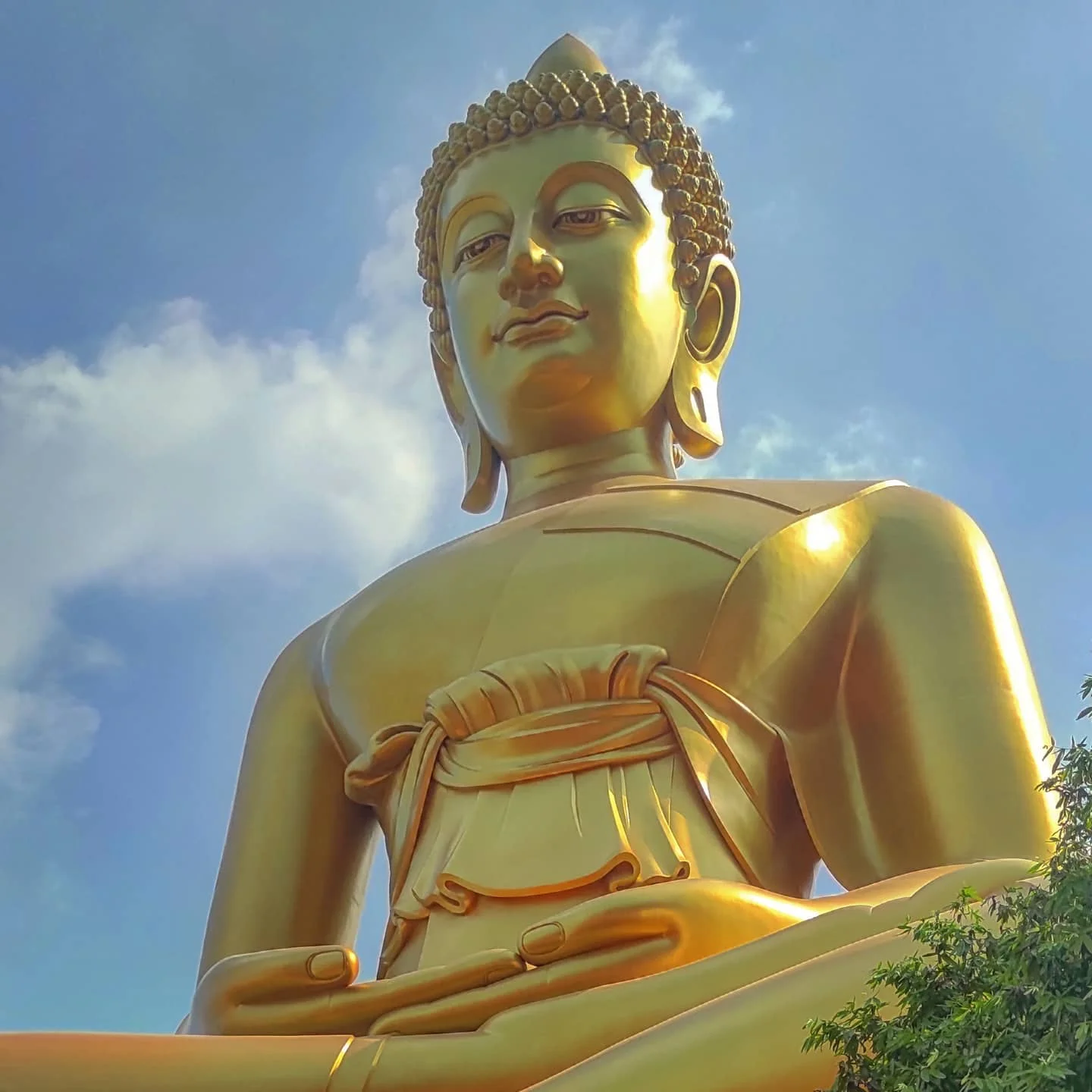 Photo 1 from Benjamin Simier’s Instagram post: Gold Buddha 🙏 in Bangkok 🇹🇭