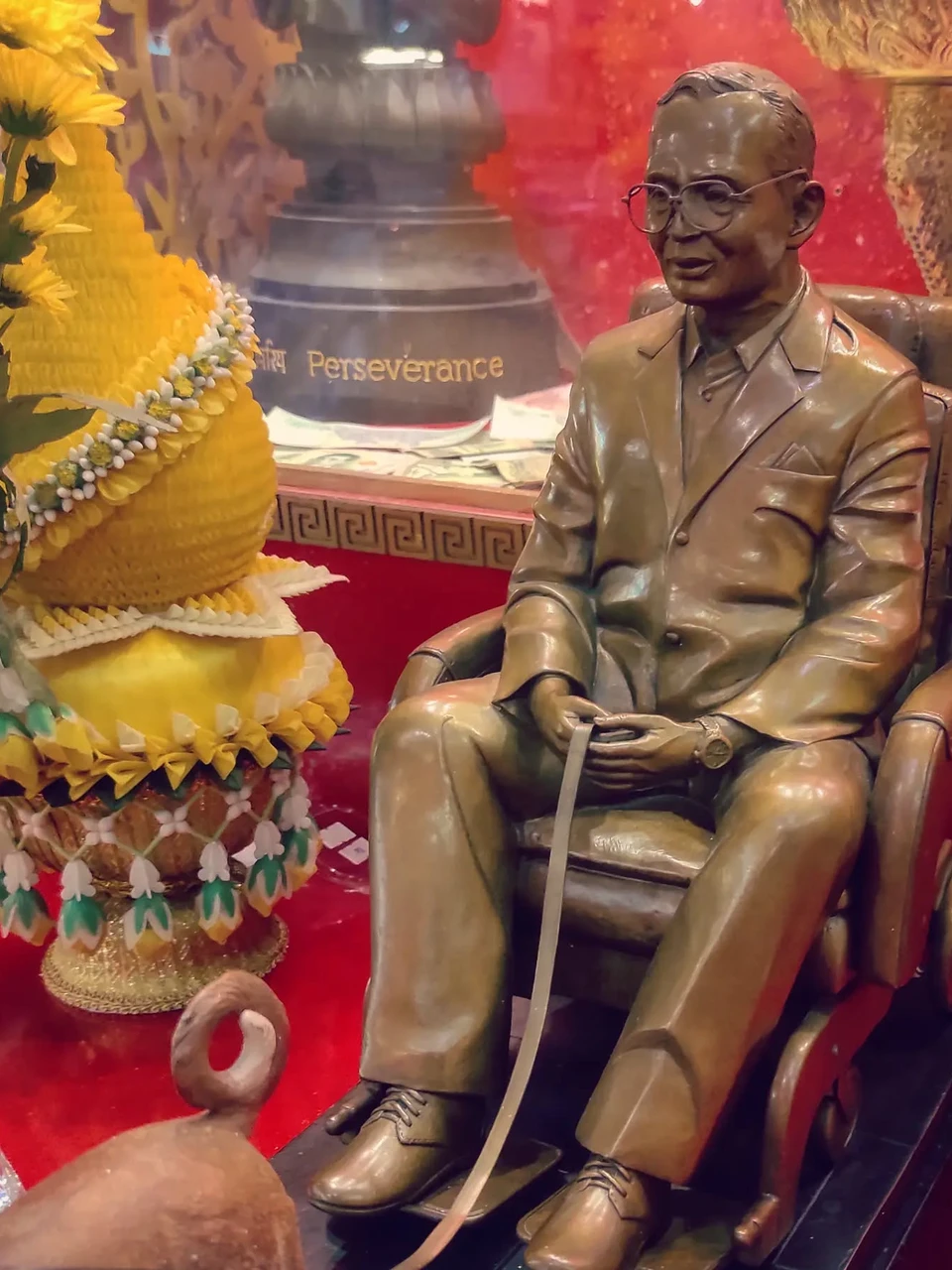 Photo 1 from Benjamin Simier’s Instagram post: Rama IX (statue) 🇹🇭🙏