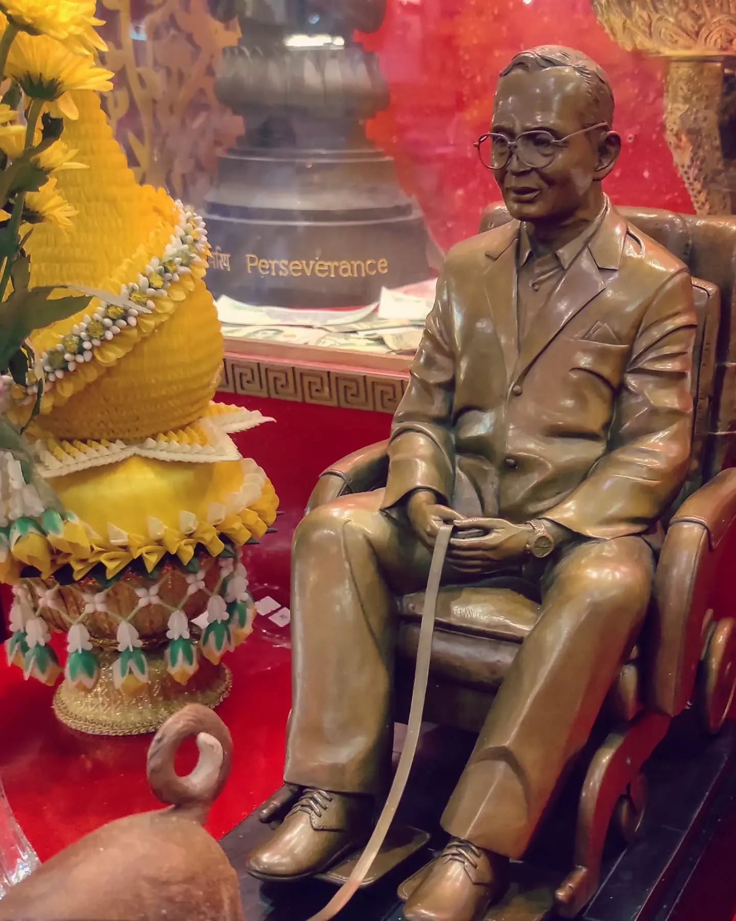 Photo 1 from Benjamin Simier’s Instagram post: Rama IX (statue) 🇹🇭🙏