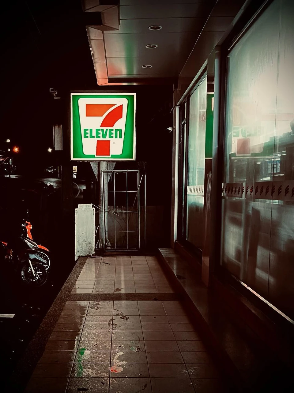 Photo 1 from Benjamin Simier’s Instagram post: 7-Eleven in Thailand 🇹🇭 😍🥰🥰🥰