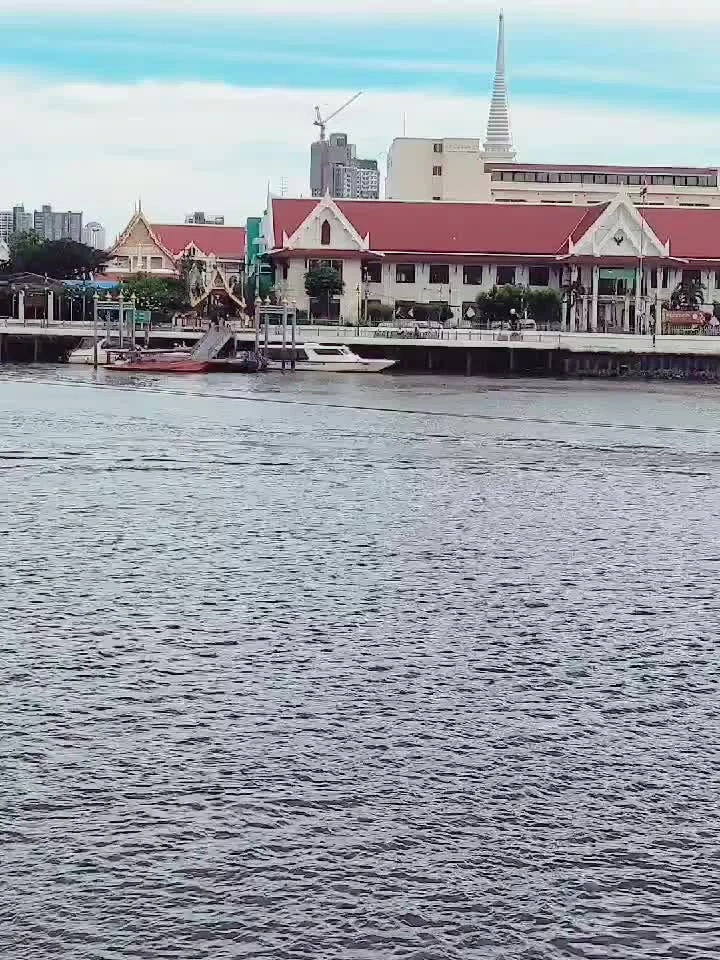Video cover from Benjamin Simier’s Instagram reel: boats in Bangkok 🇹🇭