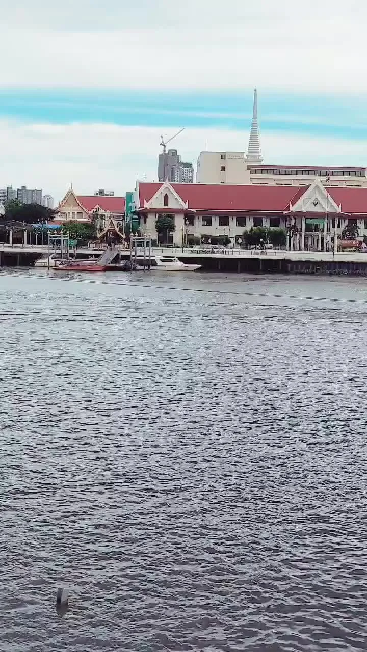 Video cover from Benjamin Simier’s Instagram reel: boats in Bangkok 🇹🇭
