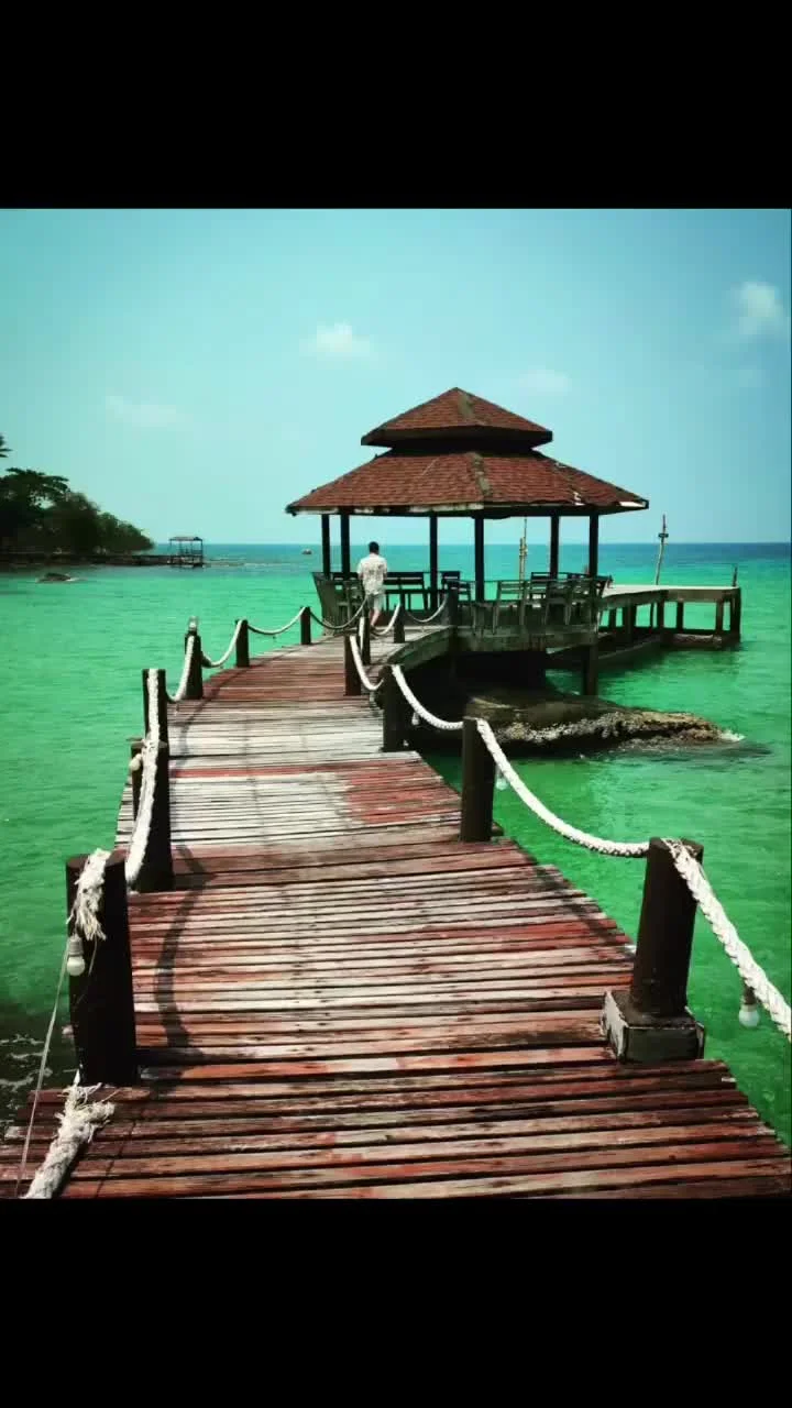 Video cover from Benjamin Simier’s Instagram reel: Thailand 🇹🇭
