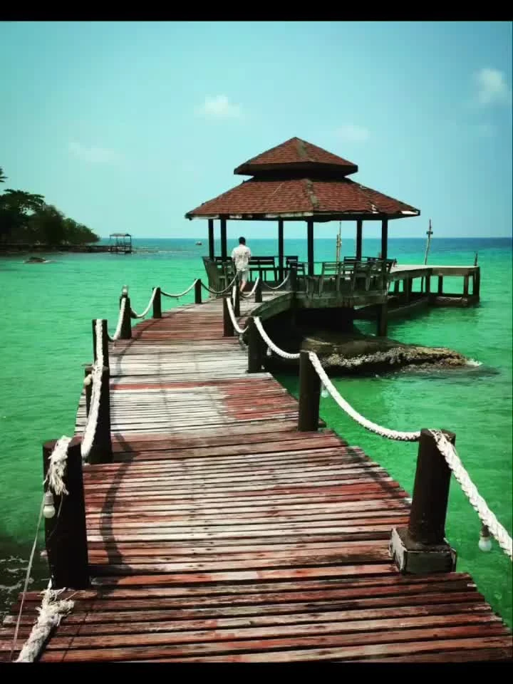 Video cover from Benjamin Simier’s Instagram reel: Thailand 🇹🇭
