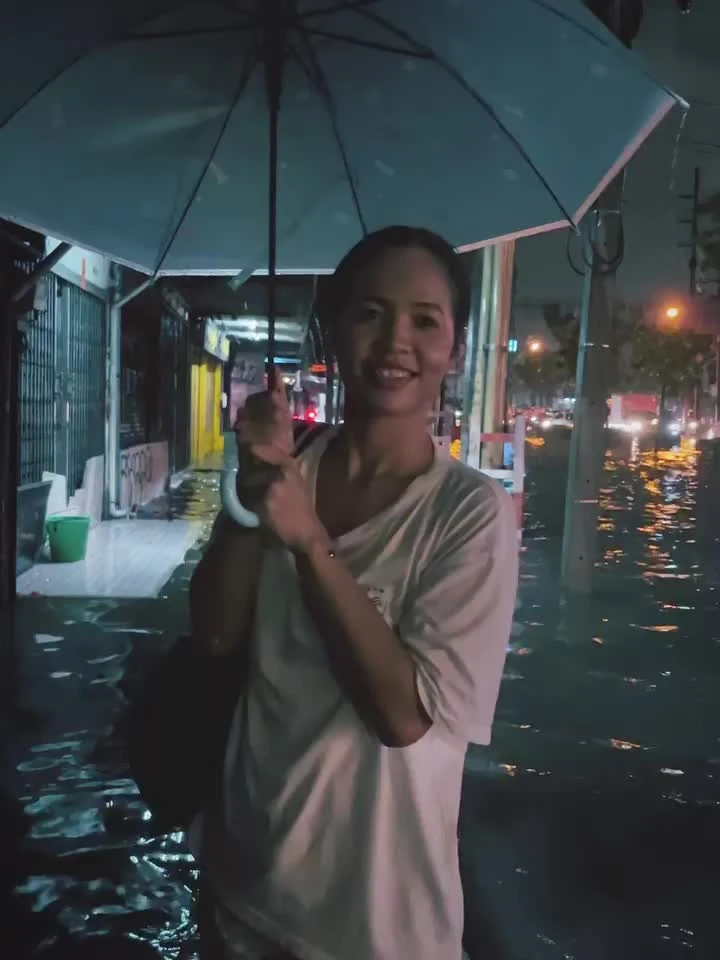 Video cover from Benjamin Simier’s Instagram reel: Bangkok Flood 🇹🇭